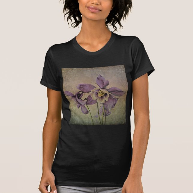 Texturerat Aquilegia delikat. T-shirt (Framsida)