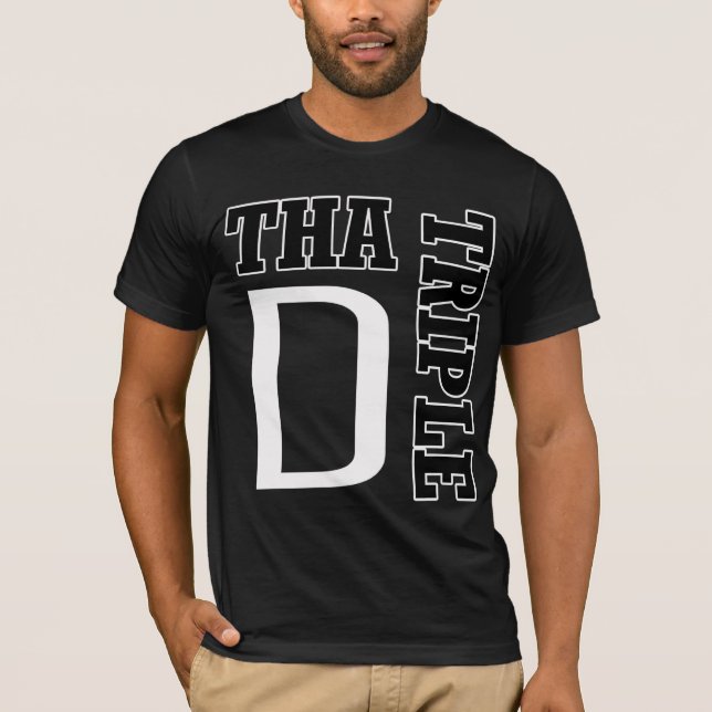 THA TREFALDIGT D TEE (Framsida)