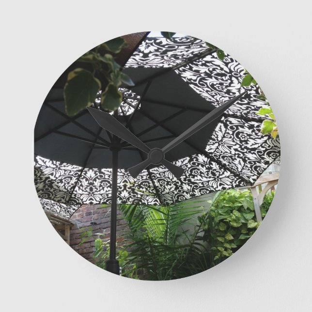 THAI RESTURANT UMBRELLA / SCENE CLOCK RUND KLOCKA (Framsida)