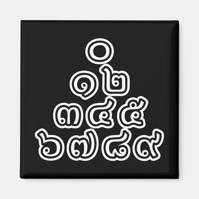 Thai-siffrig pyramid ♦ Thailändsk skrift ♦ Magnet (Framsidan)