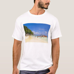 Thailand, Andaman Sea. Passagerare på land vid Tröja