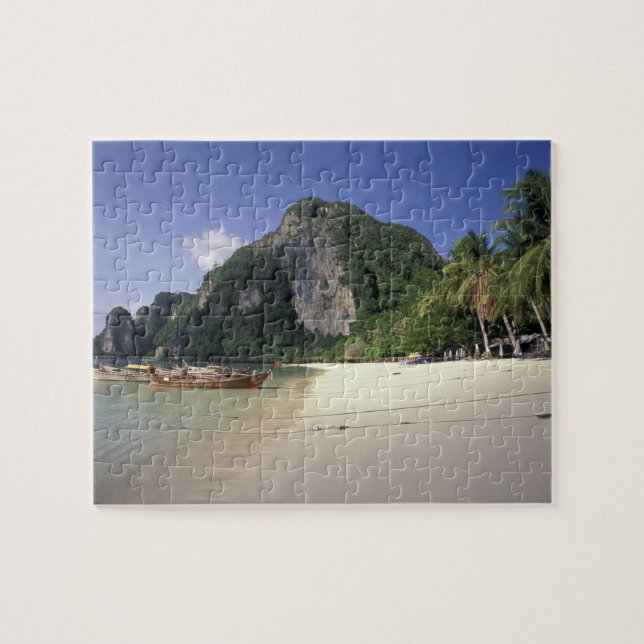Thailand, Andamanska havet, Ko Phi Phi-ön, Strand Pussel (Horisontell)