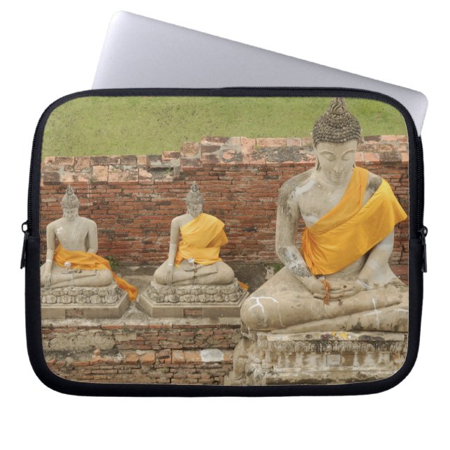 Thailand, Ayutthaya. Statyer av sittande buddor Laptop Sleeve (Framsidan)