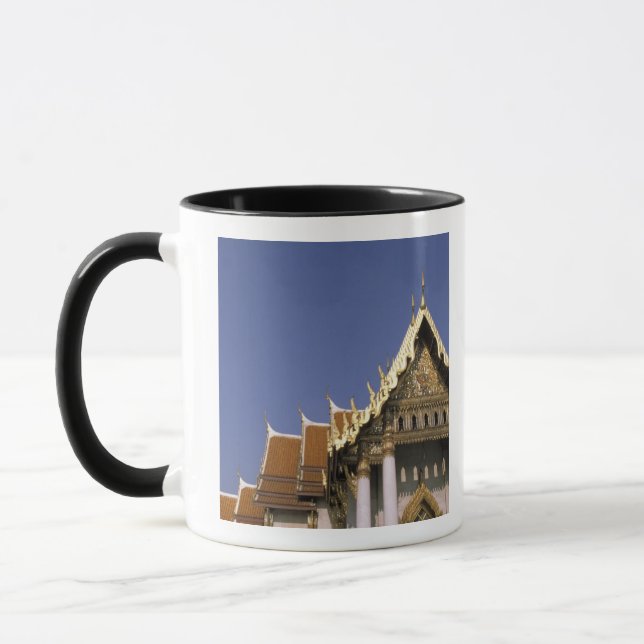 Thailand, Bangkok. Morgonsolen reflekteras från Mugg (Vänster)
