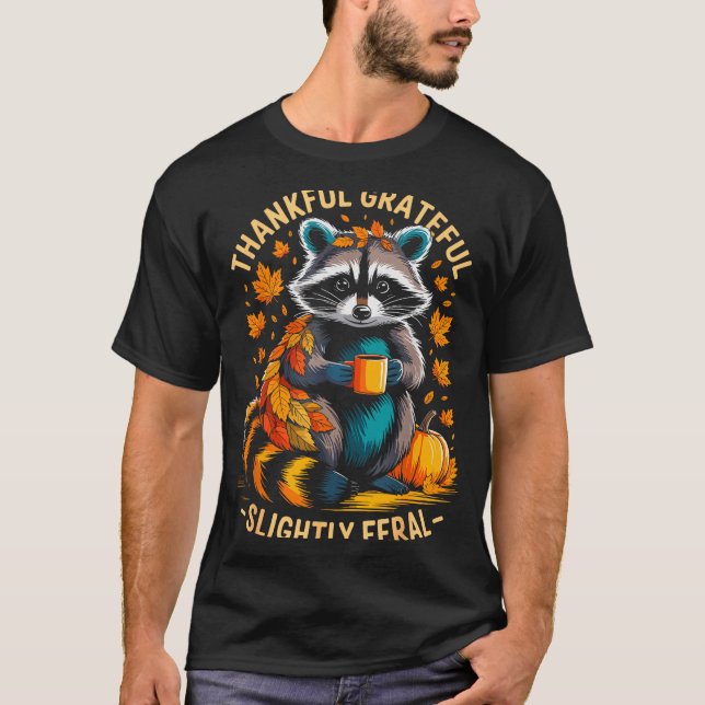 Thankful Grateful Slightly Feral Funny Raccoon Aut T Shirt (Framsida)