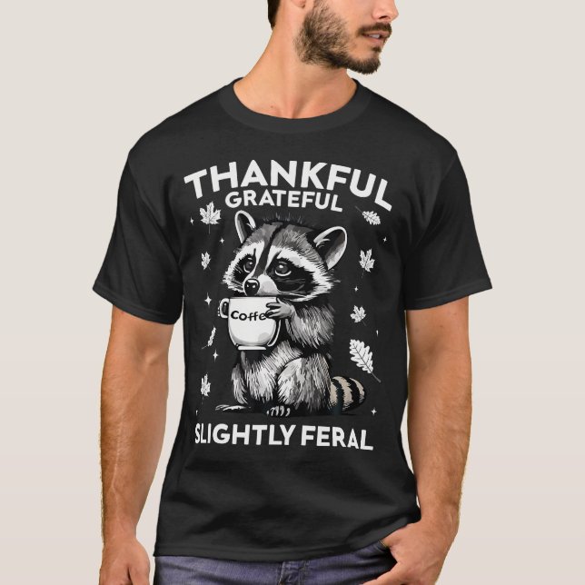 Thankful Grateful Slightly Feral Funny Raccoon Aut T Shirt (Framsida)