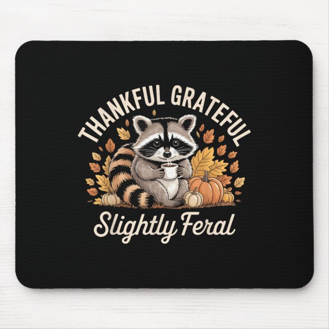 Thankful Grateful Slightly Feral Raccoon Cozy Autu Musmatta (Framsidan)