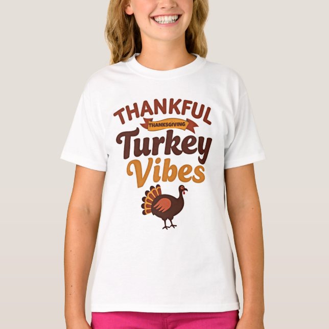 Thankful Turkey Vibes Modern Thanksgiving Graphic T Shirt (Framsida)