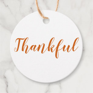 Thanksgiving av modern manusskript med orange gåvor etiketter