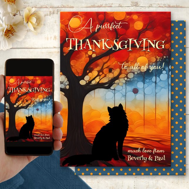 Thanksgiving för vismisk kräftdjur julkort (A fun artistic Thanksgiving card with a kitty cat looking up at a tree with colorful fall leaves)