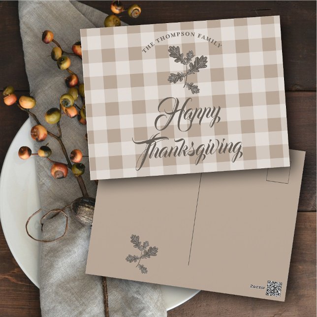 Thanksgiving Gratitude Family Namn Taupe Play Helg Vykort (Thanksgiving Gratitude Family Name Taupe Plaid Holiday Postcard)