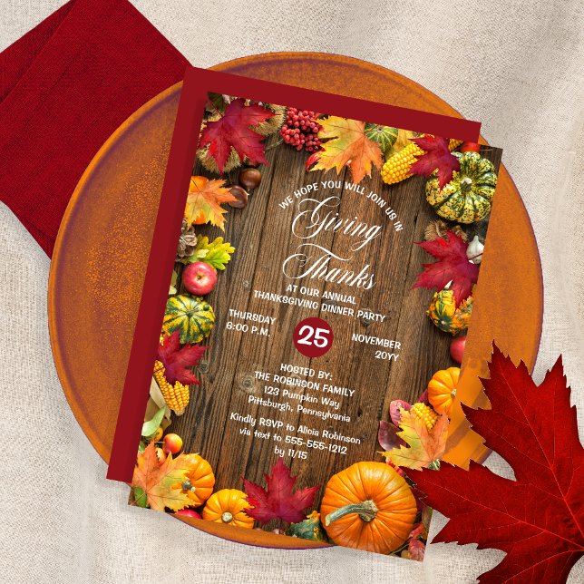 Thanksgiving Middag - Ge tack för Rustic Woodsy  Inbjudningar (Rustic Woodsy "Giving Thanks" Thanksgiving Dinner Invitation with Pumpkin-Frame on a Wood Background)