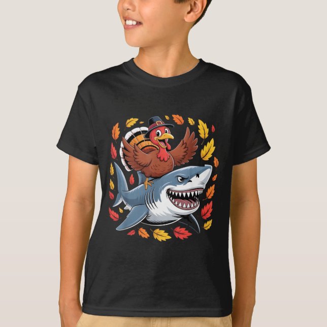 Thanksgiving Turkey Riding Shark Funny Autumn Boys T Shirt (Framsida)