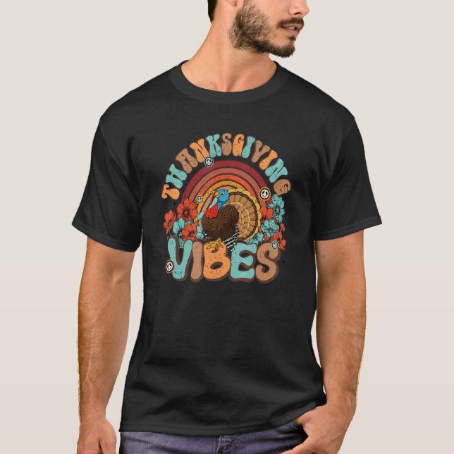 Thanksgiving Vibes Retro Turkey Rainbow Fall Autum T Shirt (Framsida)