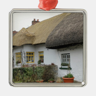 Thatched tak i Adare Irland Julgransprydnad Metall