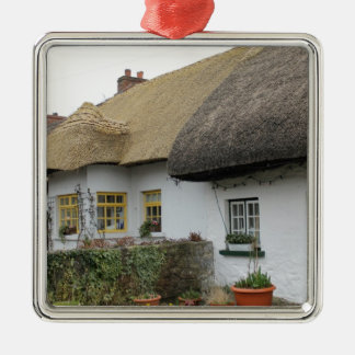 Thatched tak i Adare Irland Julgransprydnad Metall