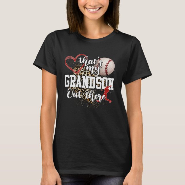 That's My Grandson Out There Baseball Grandma Moth T Shirt (Framsida)