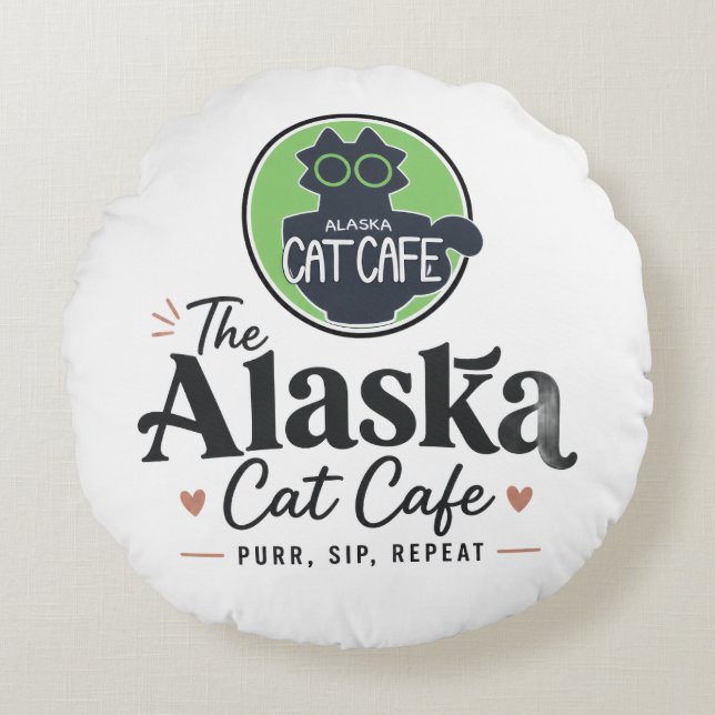 The Alaska Cat Cafe “Murr, Drick, Upprepa” Rund Kudde (Framsidan)
