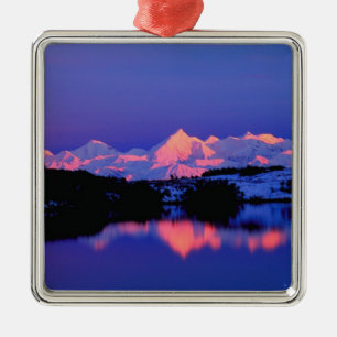 The Alaskan Range ligger intill Mt. Denali, Julgransprydnad Metall