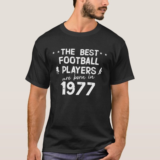 The best football players are born in 1977 t shirt (Framsida)