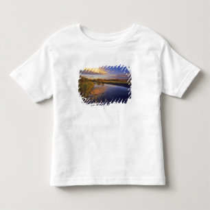 The Big Hole River vid sista ljuset nära Jackson T Shirt