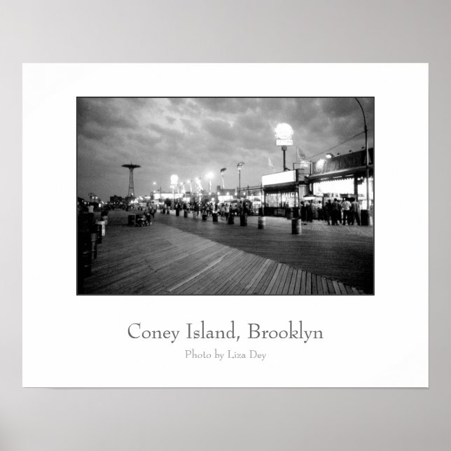'The Boardwalk at Night' Affisch (Framsidan)