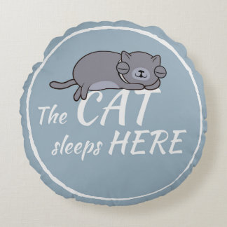 The cat sleeps here rund kudde
