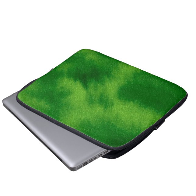 The cross and the green of the forest laptop fodral (Framre botten)