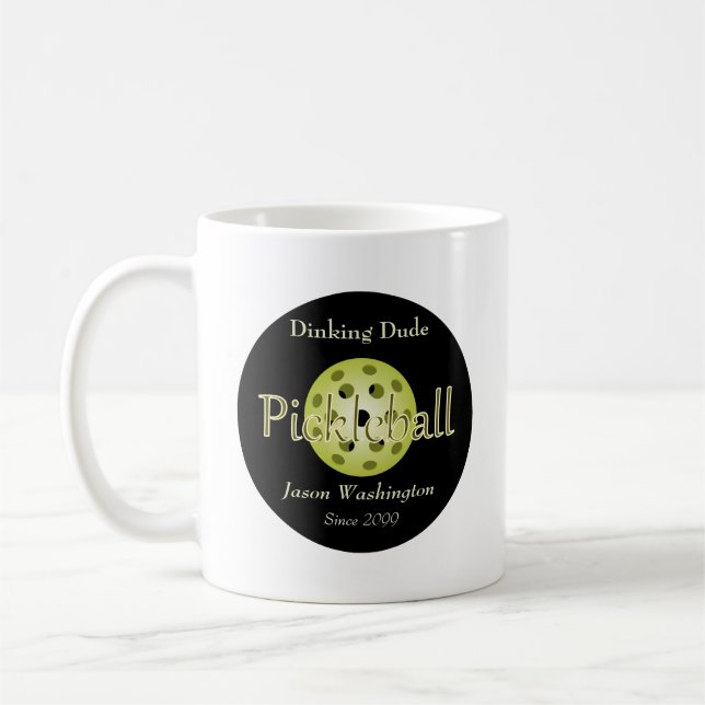 The Dinking Dude Guy Pickleball Boll blir Kaffemugg (Vänster)