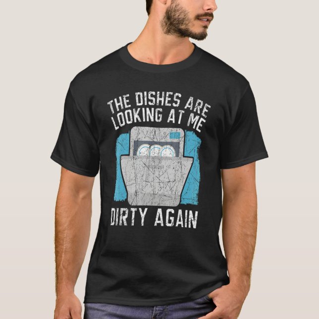The Dishes Are Looking At Me Dishwashing Dishwashe T Shirt (Framsida)
