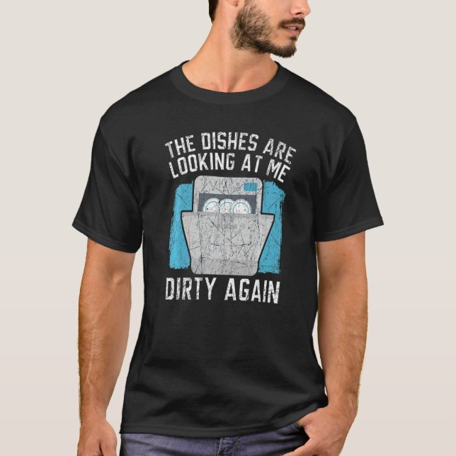The Dishes Are Looking At Me Dishwashing Dishwashe T Shirt (Framsida)