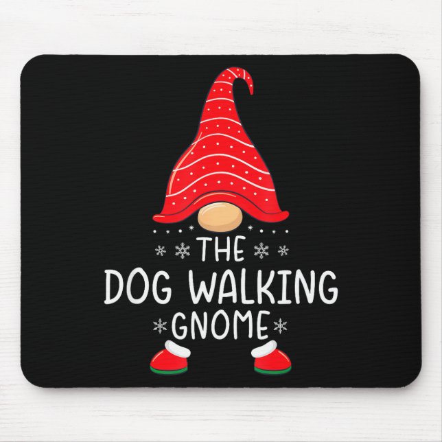 The Dog Walking Gnome Xmas Family Matching Funny C Musmatta (Framsidan)