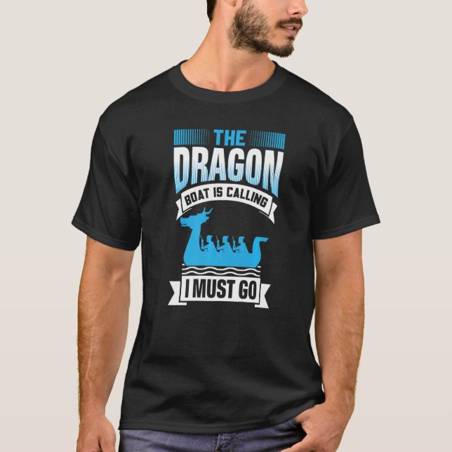 The Dragon Boat Is Calling I Must Go - Dragon Boat T Shirt (Framsida)
