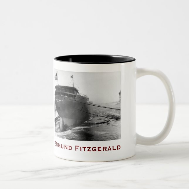 The Edmund Fitzgerald with Crew Names Två-Tonad Mugg (Höger)