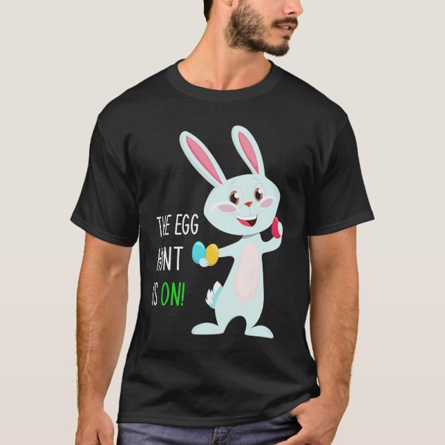 The Egg Hunt Is On  Easter Bunny Hunter Quote Kids T Shirt (Framsida)