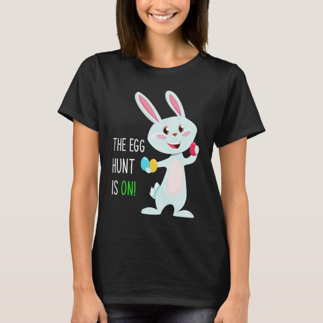 The Egg Hunt Is On  Easter Bunny Hunter Quote Kids T Shirt (Framsida)