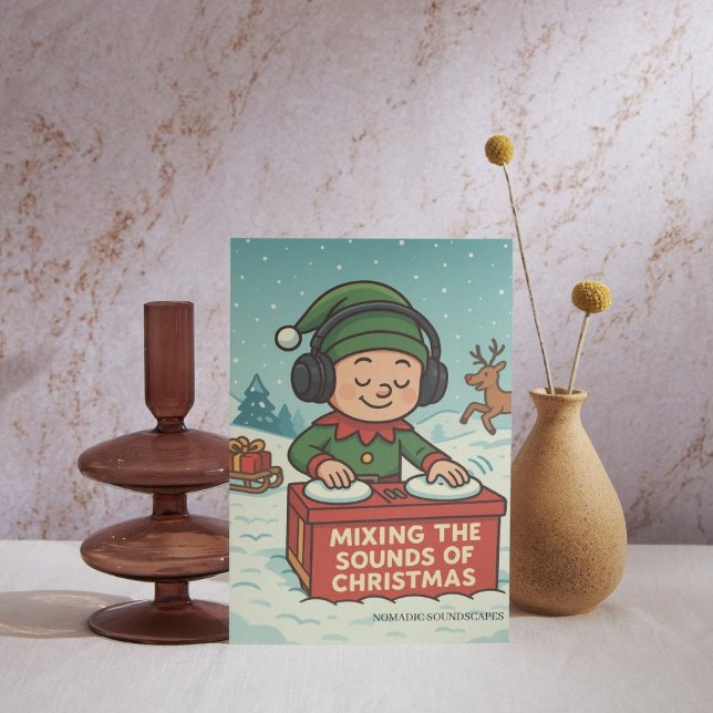 The Elf DJ on the Snowy Path Helg Vykort (Skapare uppladdad)