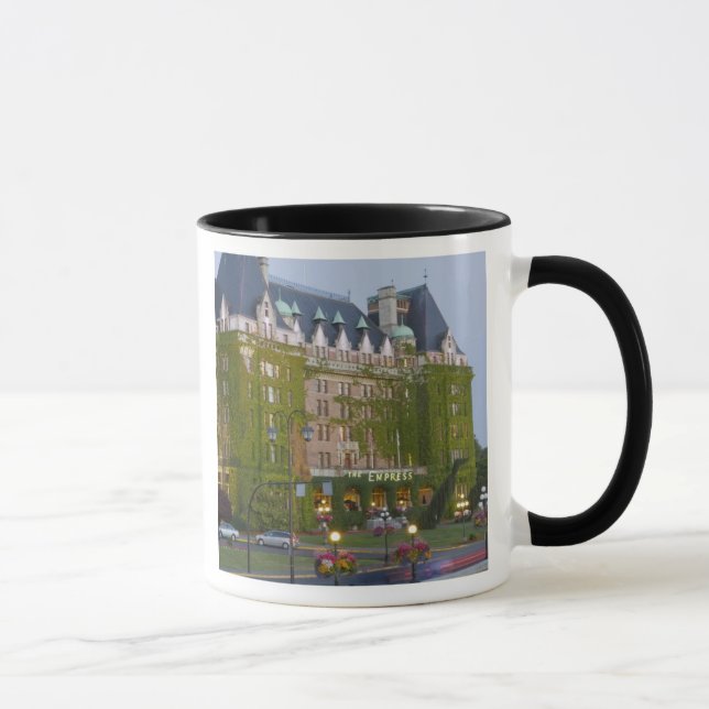 The Empress Hotel vid den inre hamnen i Mugg (Höger)