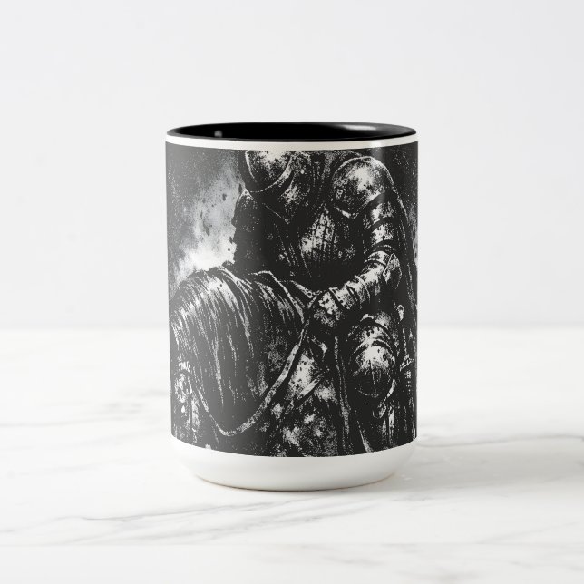 The Fallen Knight av BurnsInHell Två-Tonad Mugg (Center)
