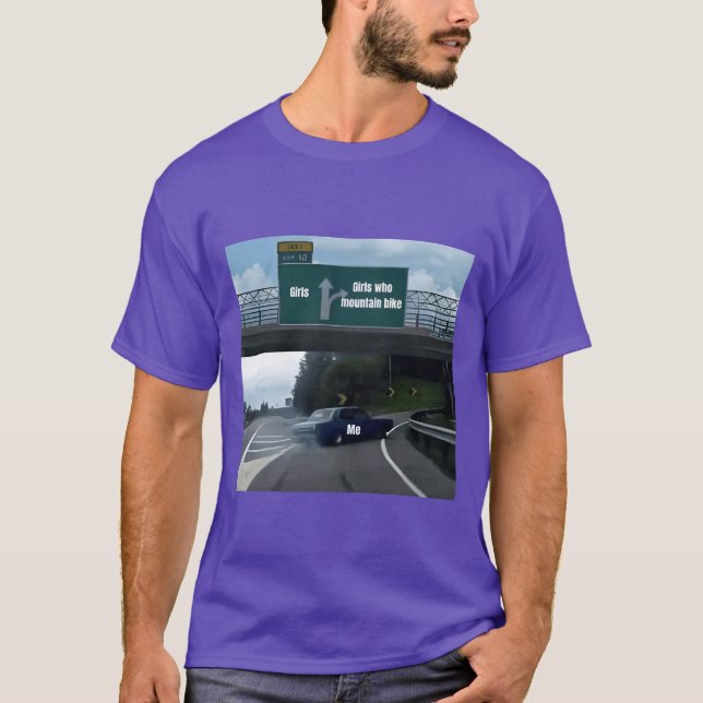 The famous swerving car meme friends family t shirt (Framsida)
