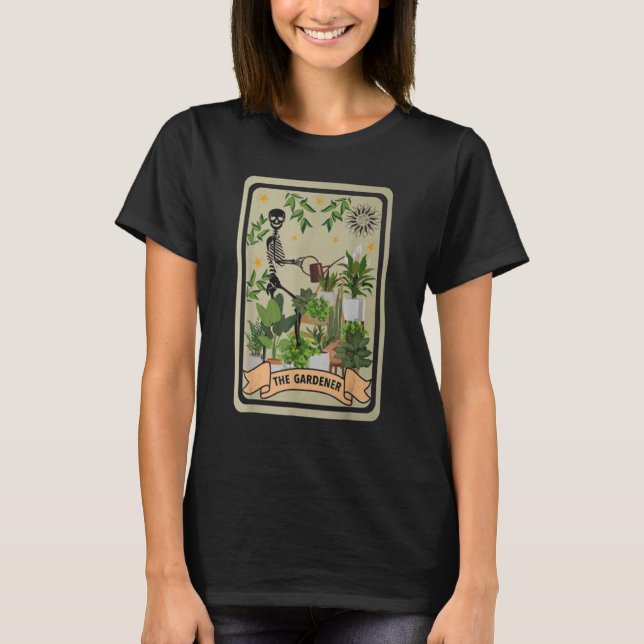 The Gardener Tarot Card Gardening Planting  Plant  T Shirt (Framsida)