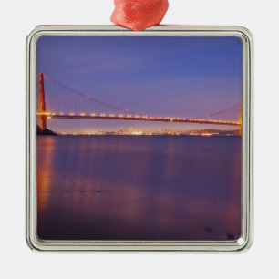 The Golden Gate Bridge i skymningen från Kirby Cov Julgransprydnad Metall