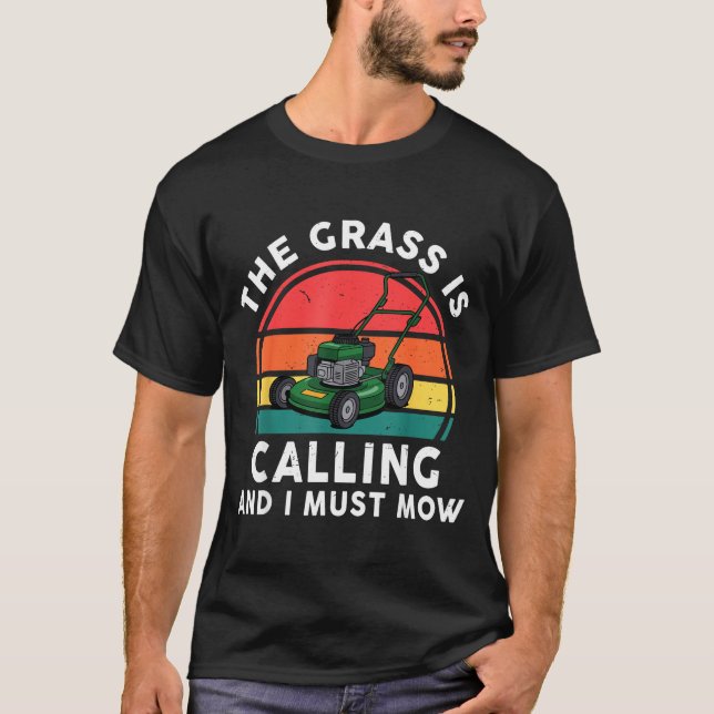 The Gr Calling I Must Mow Funny Lawn Mower Toddler T Shirt (Framsida)