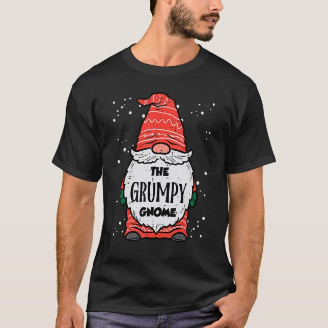 The Grumpy Gnome Xmas Matching Christmas For Famil T Shirt (Framsida)