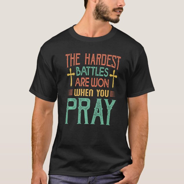 The Hardest Battles Are Won When You Pray  Religio T Shirt (Framsida)