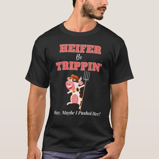 The Heifer Be Trippin Okay Maybe I Pushed Her 3 T Shirt (Framsida)