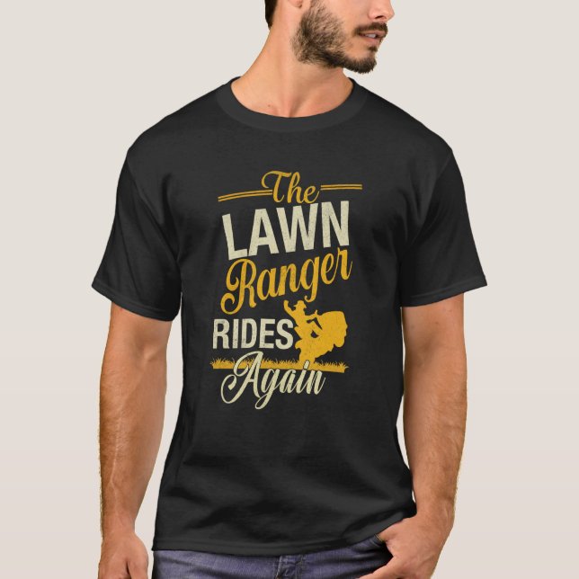 The Lawn Ranger Rides Again Lawn Tractor Mowing T Shirt (Framsida)
