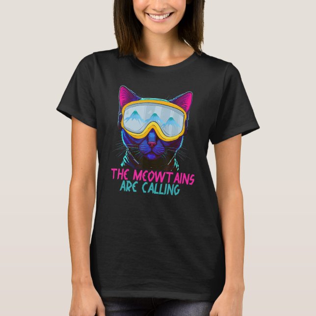 The Meowtains Are Calling Ski and Snowboard Cat Lo T Shirt (Framsida)