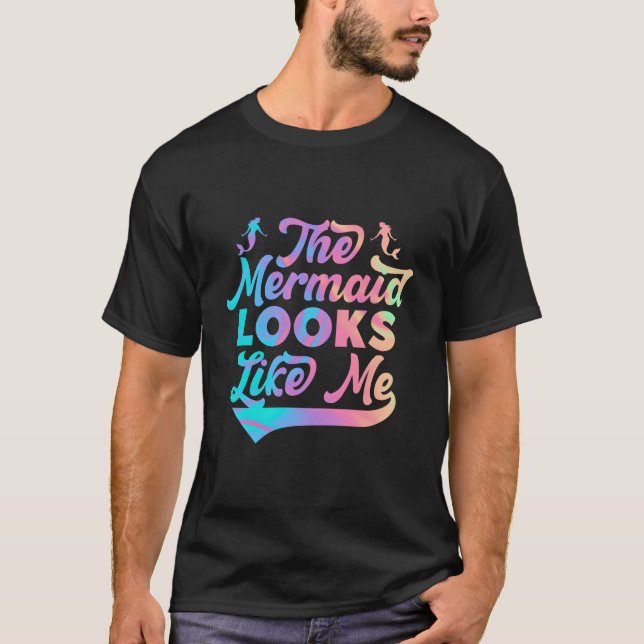 The Mermaid Looks Like Me Black Quote T Shirt (Framsida)