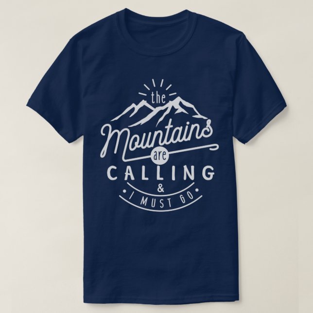 The Mountains Are Calling And I Must Go T Shirt (Design framsida)